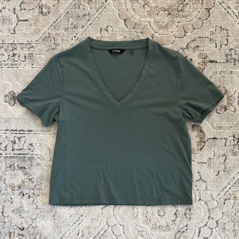 Cut Green V-Neck Women's Crop Top, XS